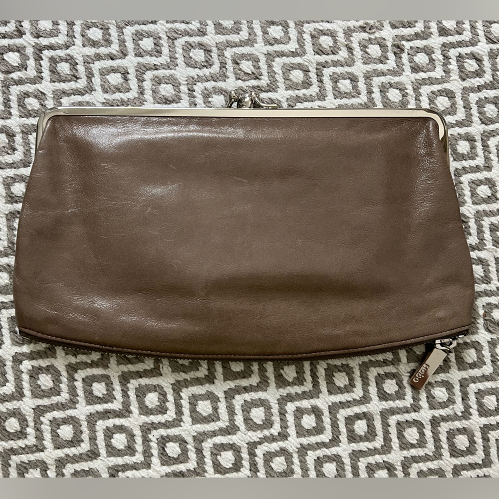 Hobo International MAVIS Wallet Clutch. Discontinued. Taupe Color. EXCELLENT!